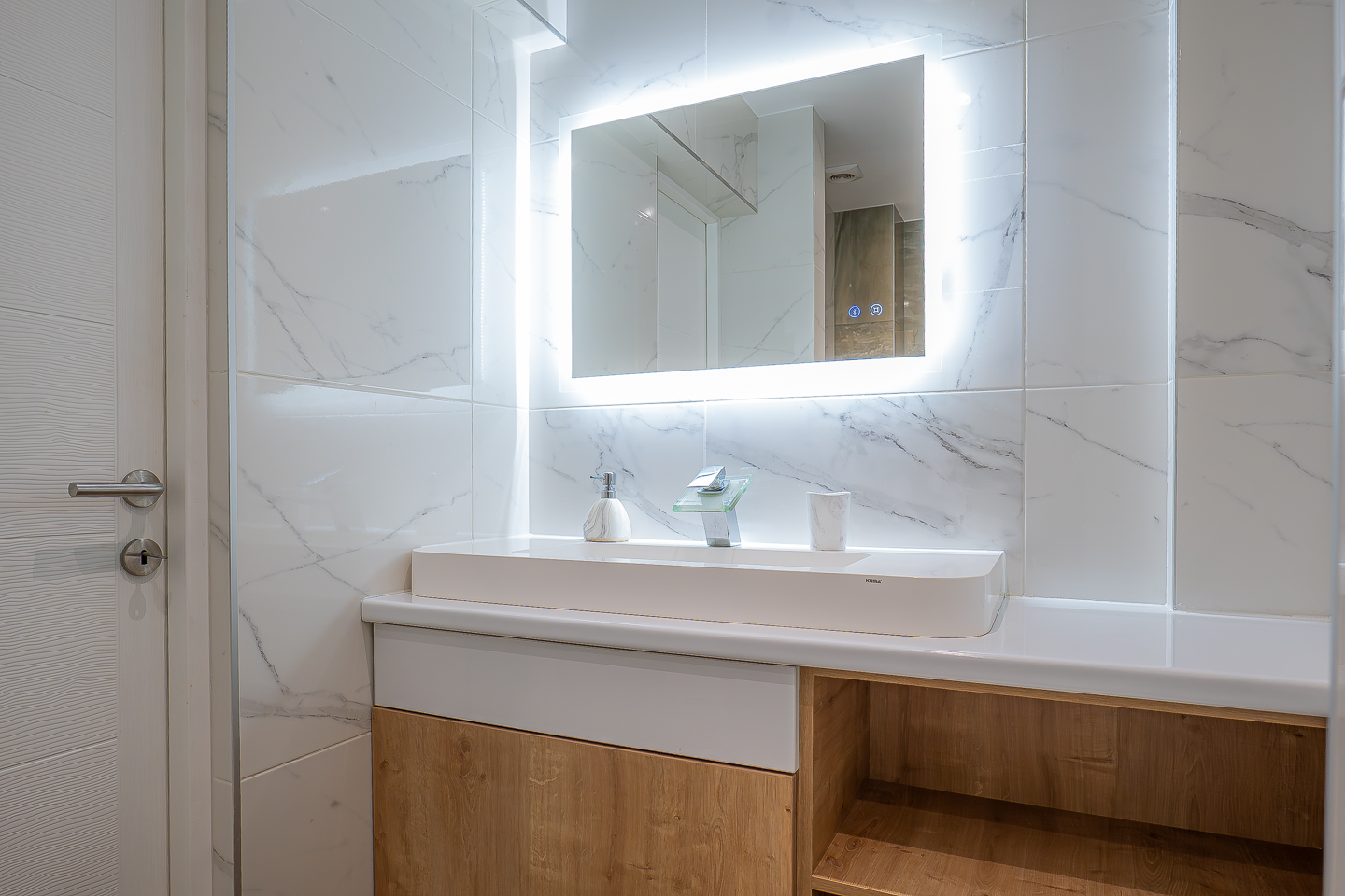 Paris Design Apartment bathroom